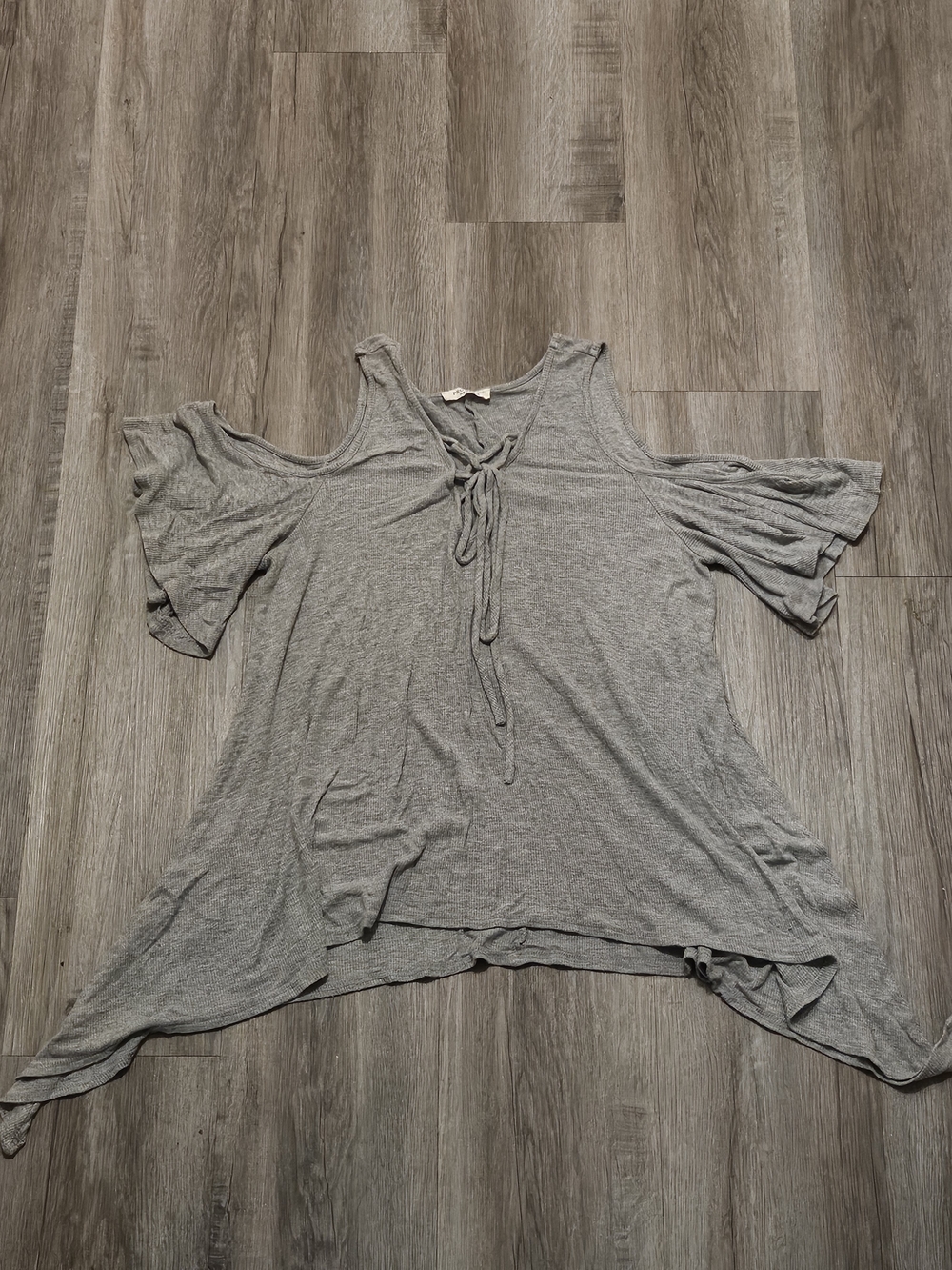 Promesa Gray Cold-Shoulder Tie-Front Blouse